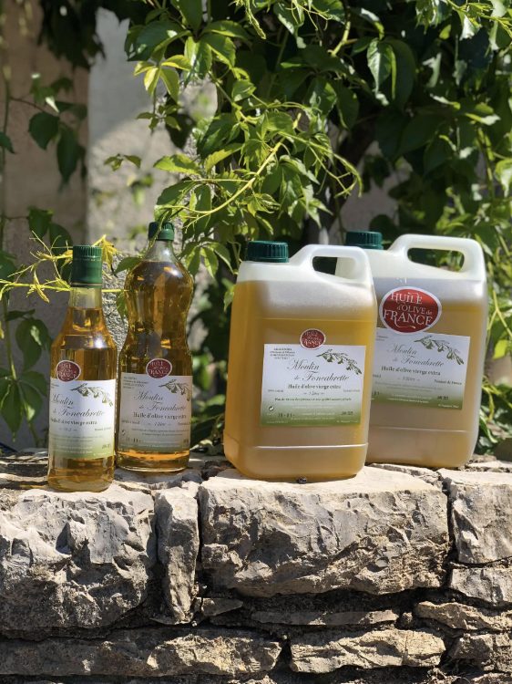 Bouteilles et bidons d'huile d'olive Rovera